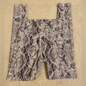 Alo snakeskin vapor leggings - size s